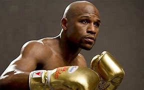 Floyd Mayweather Jr. Defying the Odds with a 5’8″ Frame