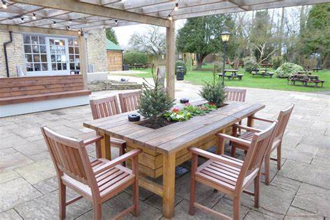 Garden Tables: Elevating Outdoor Living Spaces