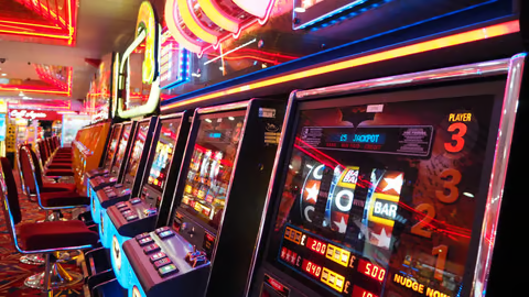 How do new technologies improve graphics in online casinos?