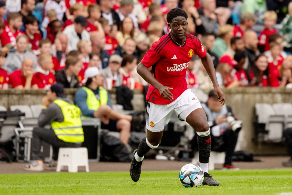 Mainoo Smiling Mainoo Rising Star Redefining Midfield Brilliance - Londonbreak